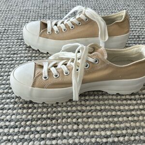 Sincerely Jules women’s size 8.5 cute sneakers!